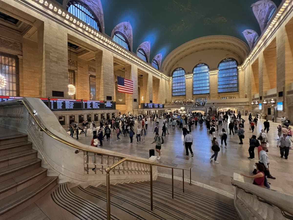 NYC Free Tour Launches Bilingual Daily Walks Through Midtown Manhattan from Bryant Park